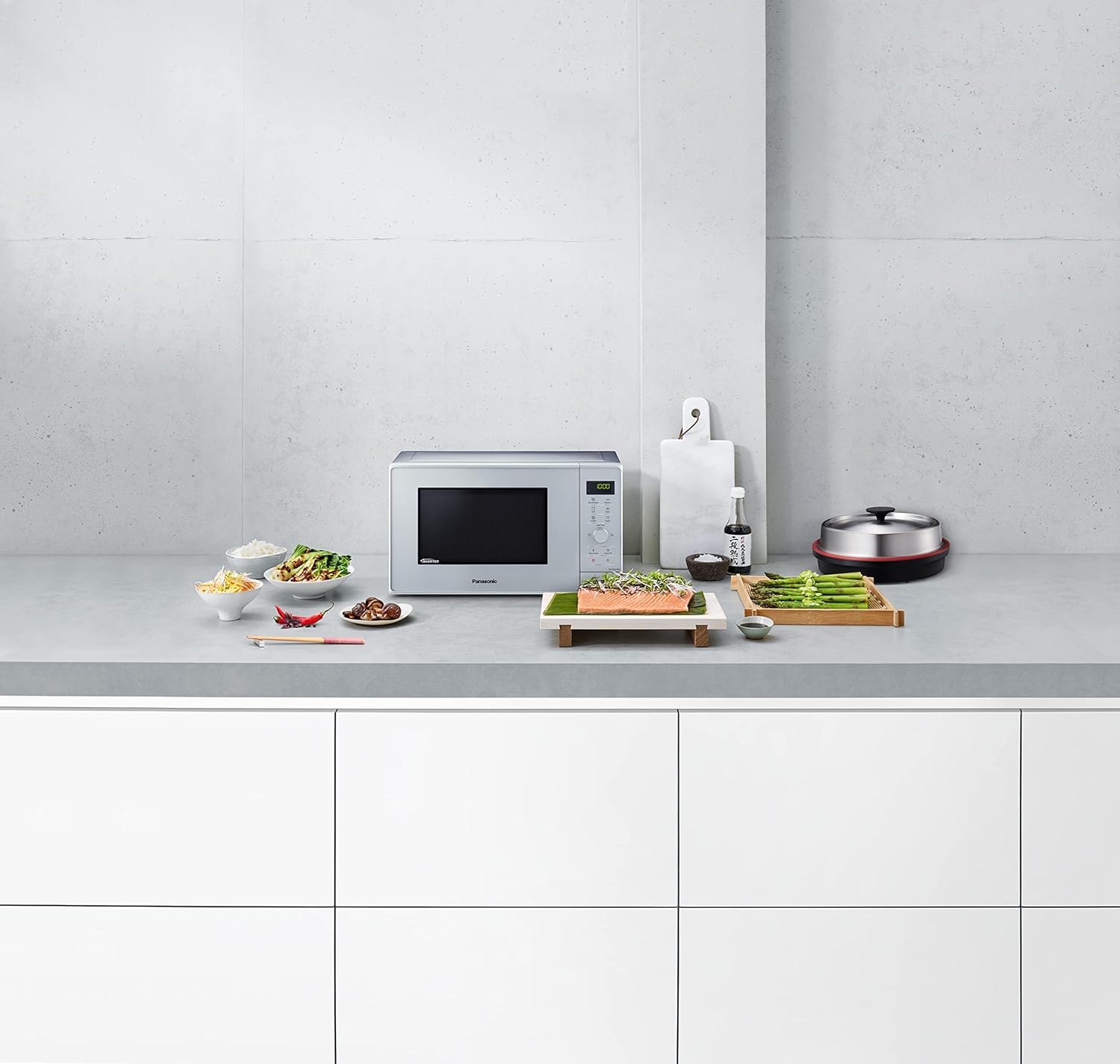 Panasonic NN-SD27HSUPG Four Micro-Ondes Technologie Inverter Plateau Tournant en Verre, 23L, 1000W, 10 Prog auto, Décongélation Chaos, 6 Puissances, Minuterie, Affichage LED, Acier Inoxydable Argent