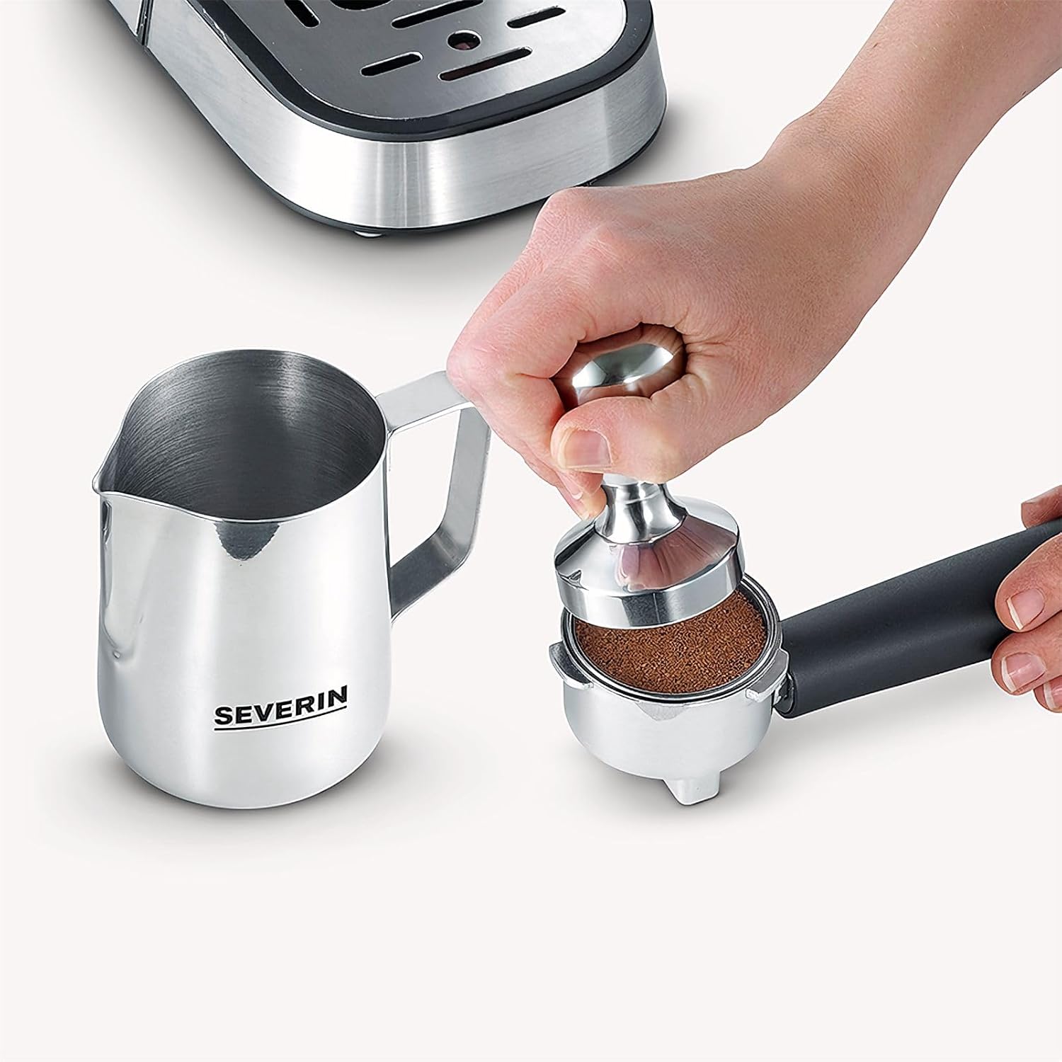 SEVERIN Cafetière Expresso Espresa Plus, 1 350W, 1,1 L, Manomètre intégré, Pompe 15 bars, Set barista inclus, Inox/Noir, KA 5995