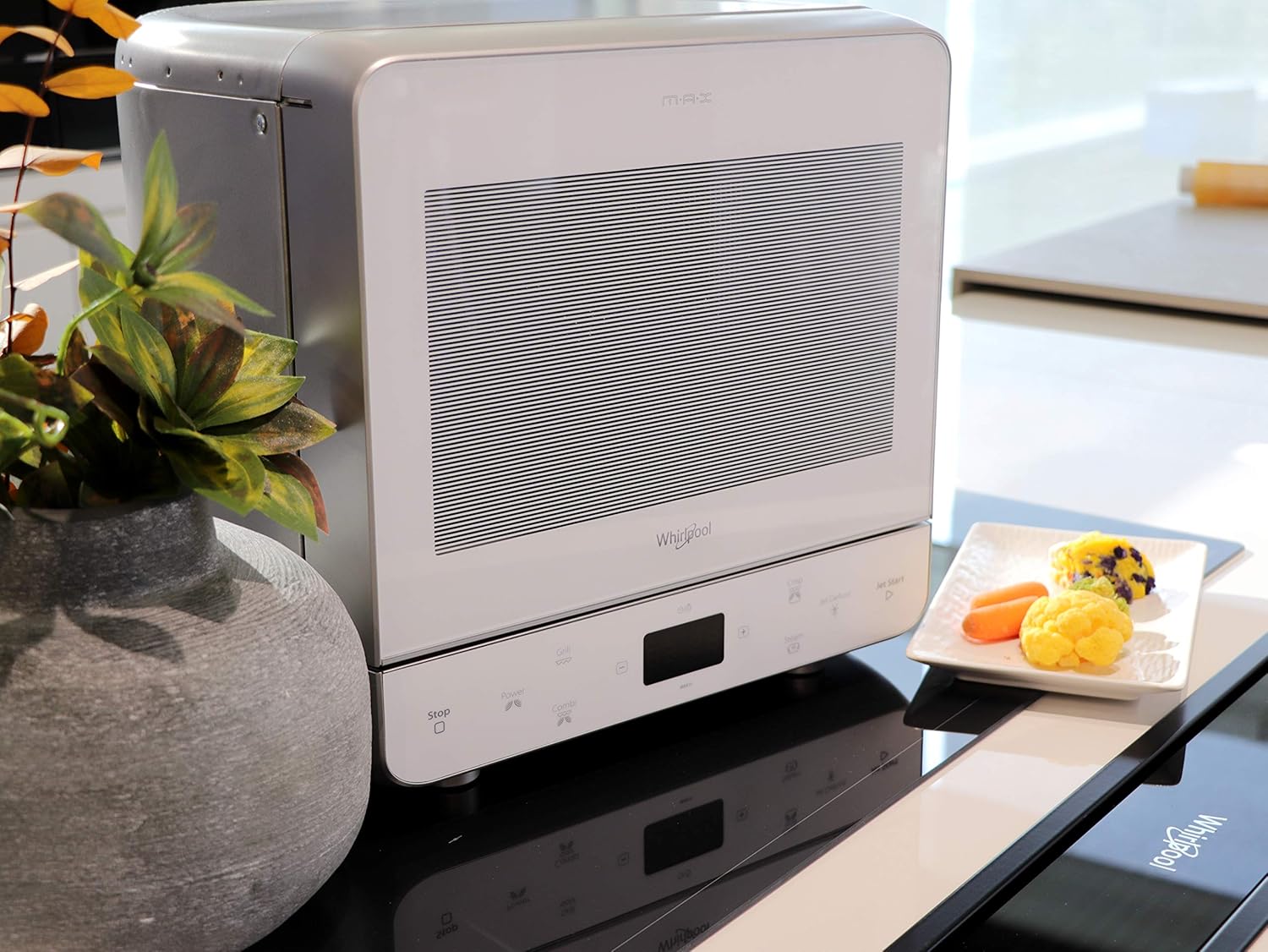 Whirlpool Max 39 WSL - Four à micro-ondes et grill, 13 litres, argenté, avec cuit-vapeur, grille haute, assiette avec poignée amovible pour fonction Crisp, silencieux (0 décibel), en acier, blanc
