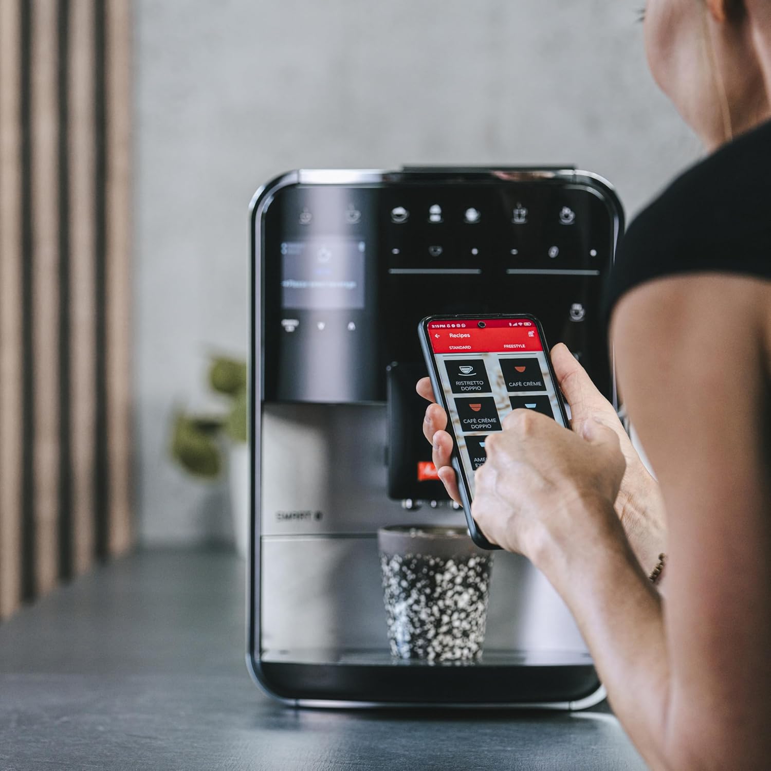 Melitta Barista T Smart Argent, Machine à Café à Grain avec Broyeur, Connectée, Système One Touch, Double bac à grains, 18 spécialités, Mode 1 à 2 Tasses, Écran Couleur TFT, F831-101