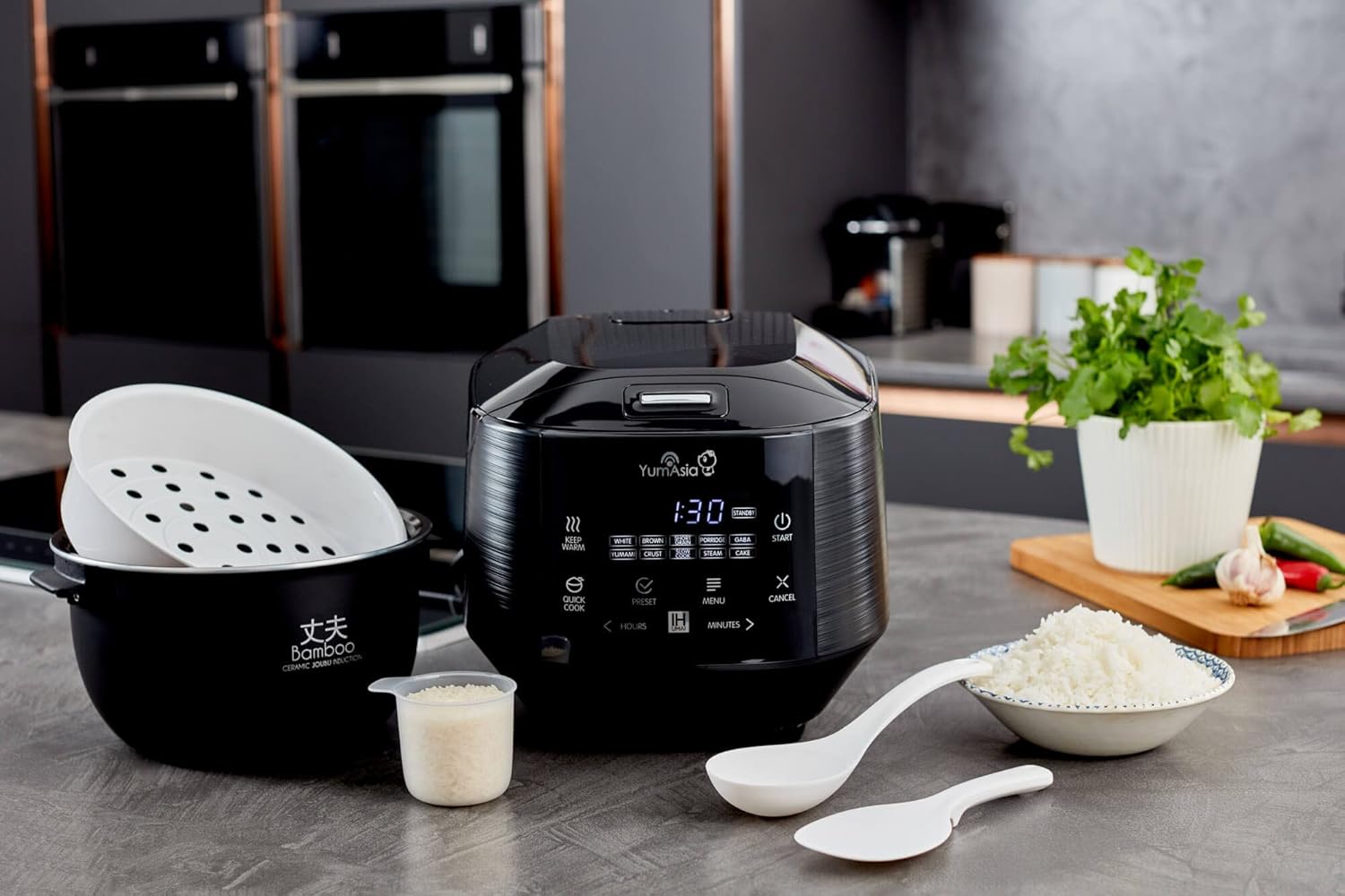 Yum Asia Bamboo Cuiseur à riz avec chauffage à induction (IH) et bol en céramique, 7 fonctions de cuisson au riz, 4 fonctions multicuiseurs, écran LED Motouch – 220-240V EU (Argent métallique)
