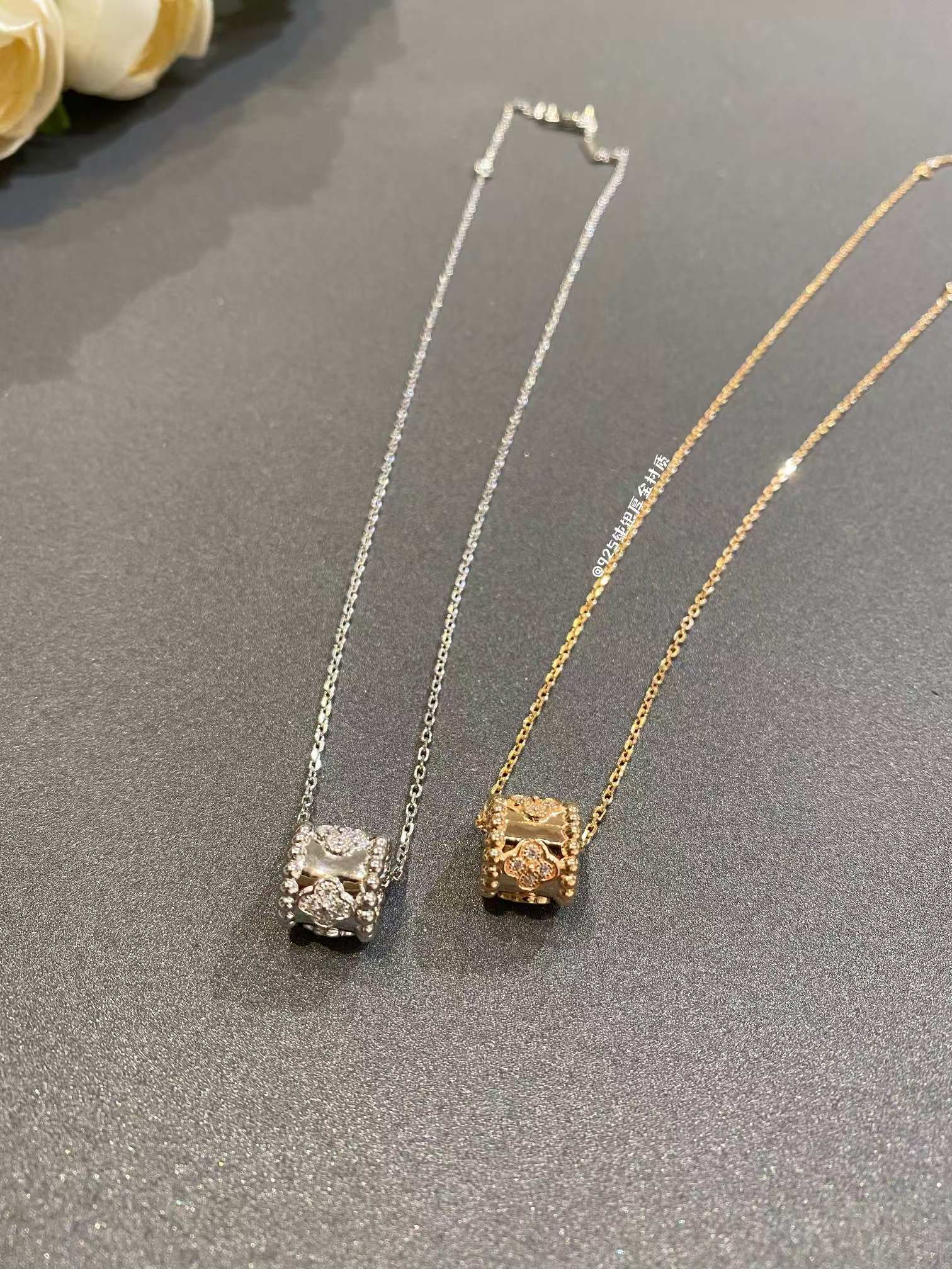 Replica Van Cleef & Arpels Perlée Clovers Pendant Necklace