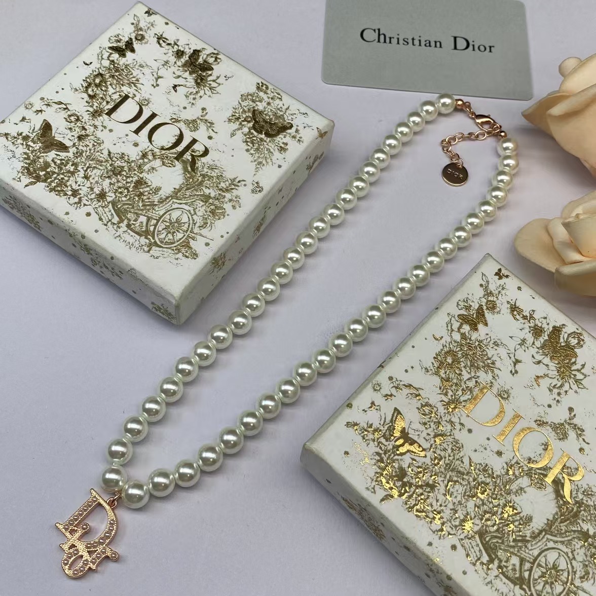 Replica Dior Letters Pendant Pearl Necklace