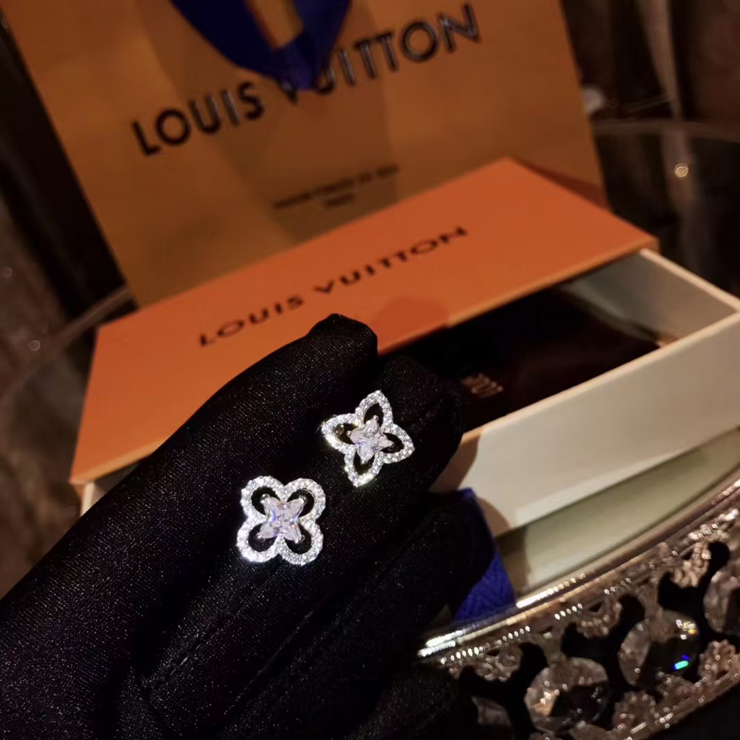 Replica Louis Vuitton Asymmetrical Diamond Stud Earrings
