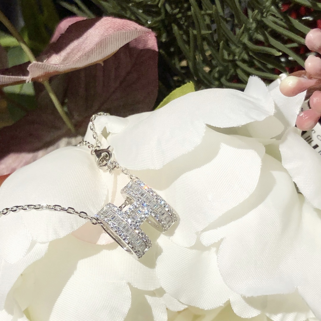 Replica Hermes Diamond Paved H Pendant Necklace