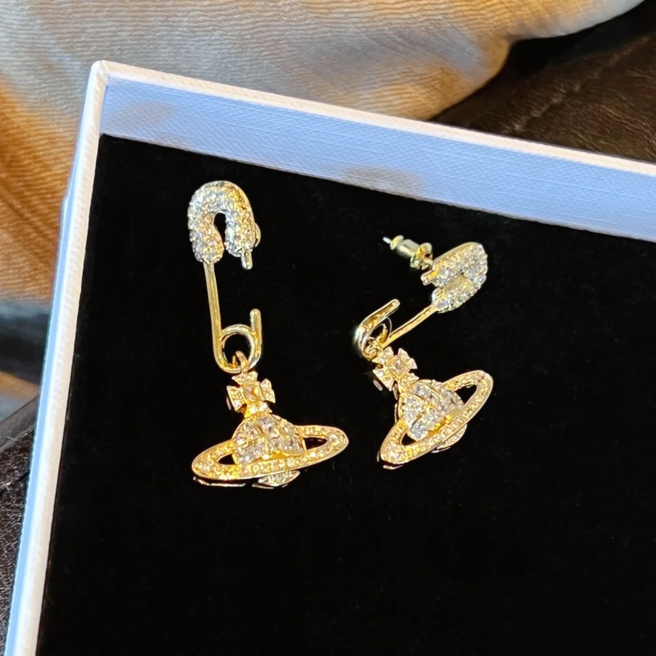 Replica Vivienne Westwood Diamond Inlay Paperclip Saturn Earrings