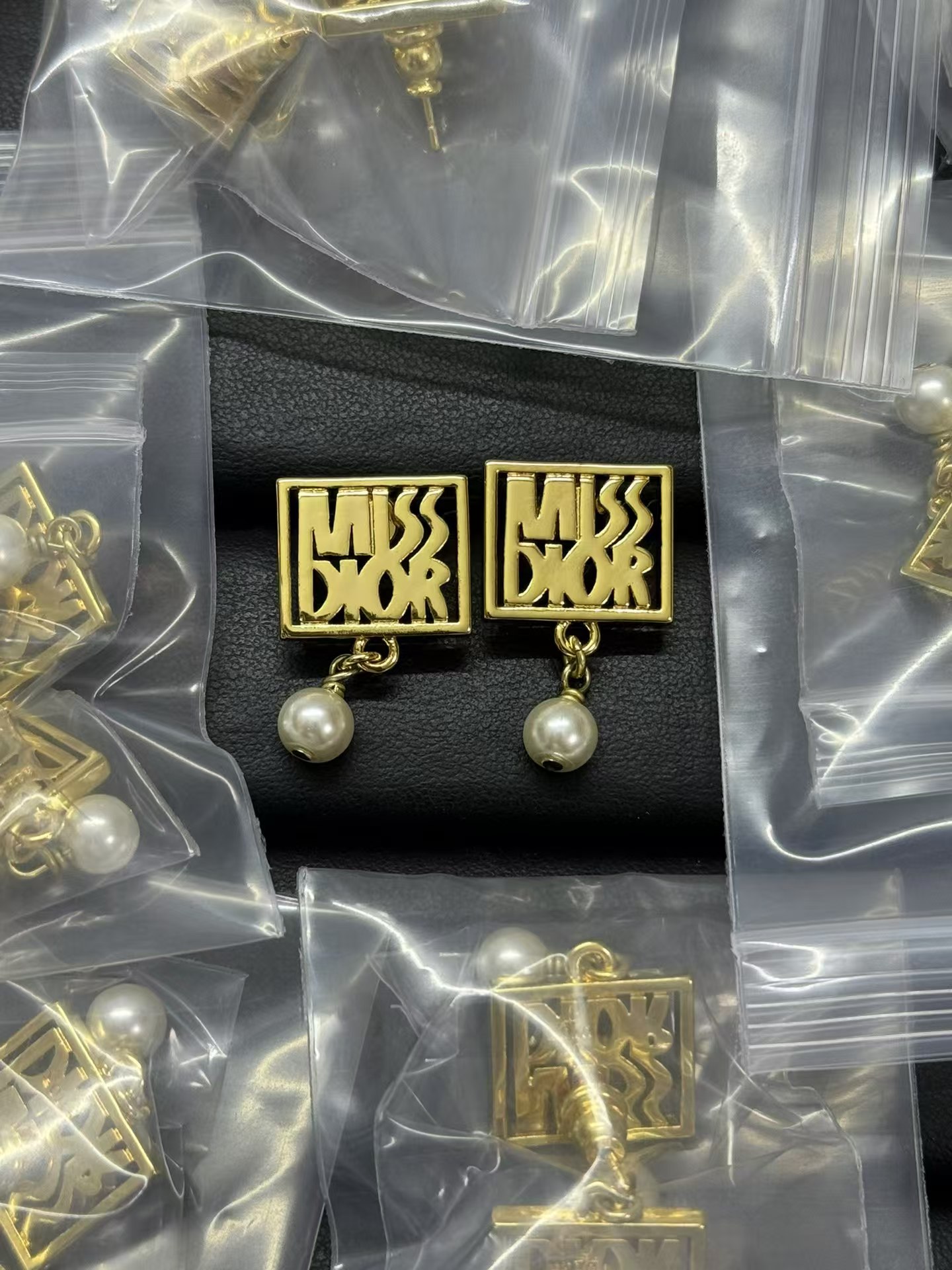 Replica Miss Dior Pearl Drop Earrings
