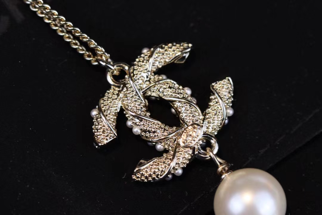 Replica Chanel Long Sweater Pearl Drop Necklace