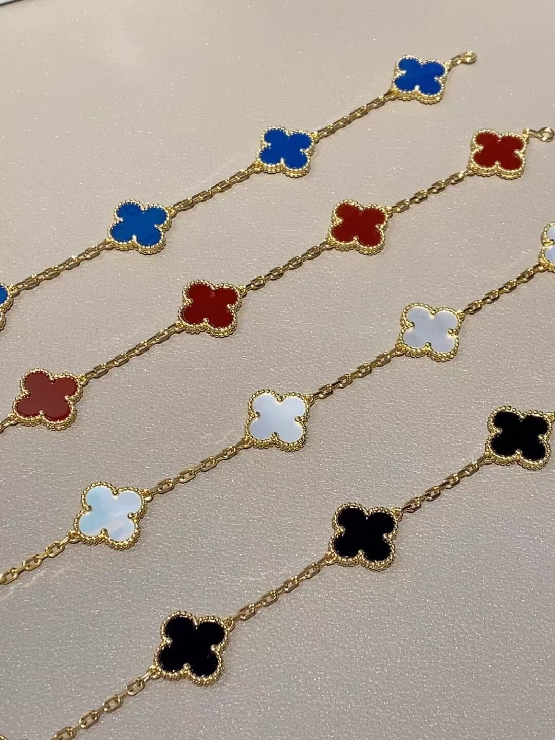replica Van Cleef & Arpels Vintage Alhambra Bracelet 5 Motifs