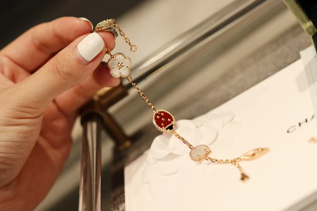 Replica Van Cleef & Arpels Lucky Spring Bracelet, 5 Motifs