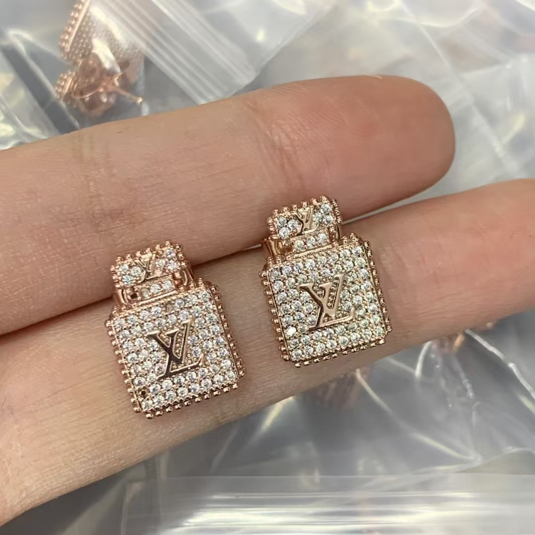 Replica Louis Vuitton Diamond Stud Earrings