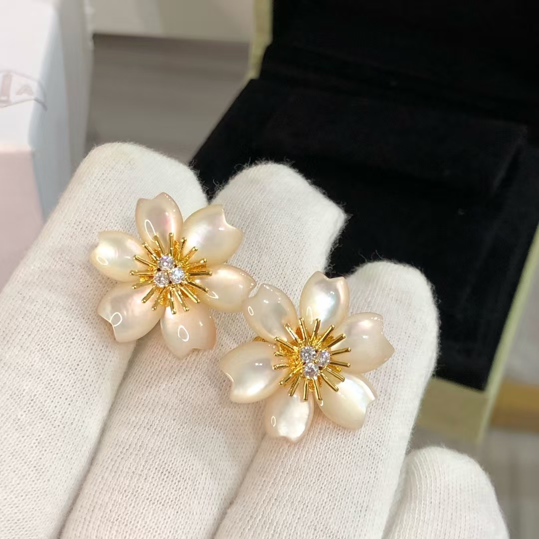 Replica Van Cleef & Arpels Rose de Noël Christmas Earrings