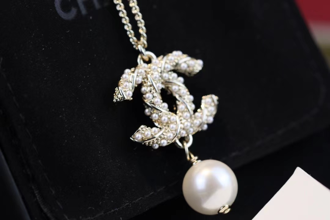 Replica Chanel Long Sweater Pearl Drop Necklace