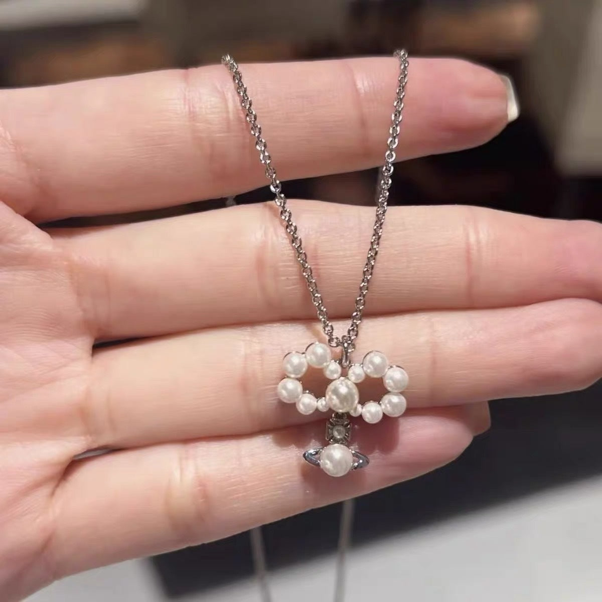 Replica Vivienne Westwood Pearl Planet Pendant Necklace