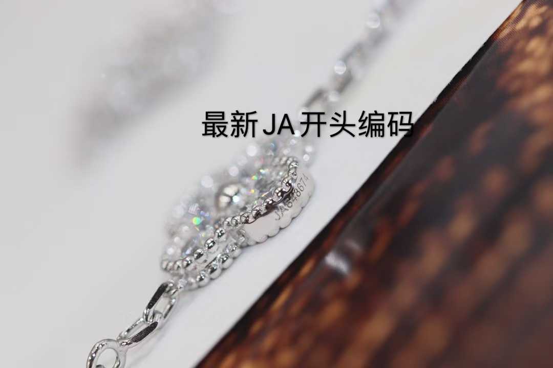 Replica Van Cleef & Arpels White Gold Full Diamond Five Clover Bracelet 5 Motifs