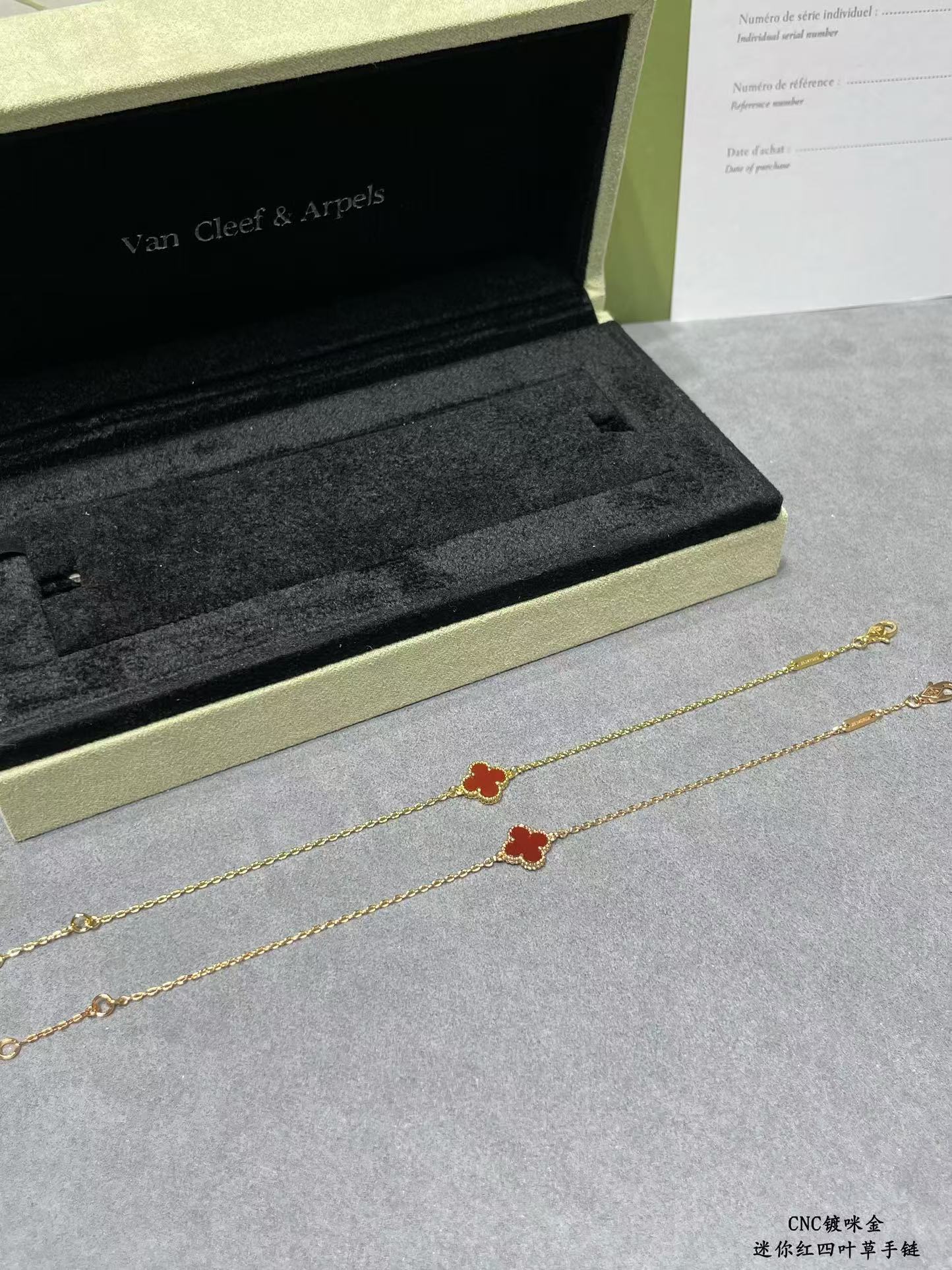 Replica Van Cleef & Arpels Red Agate Single Clover Bracelet