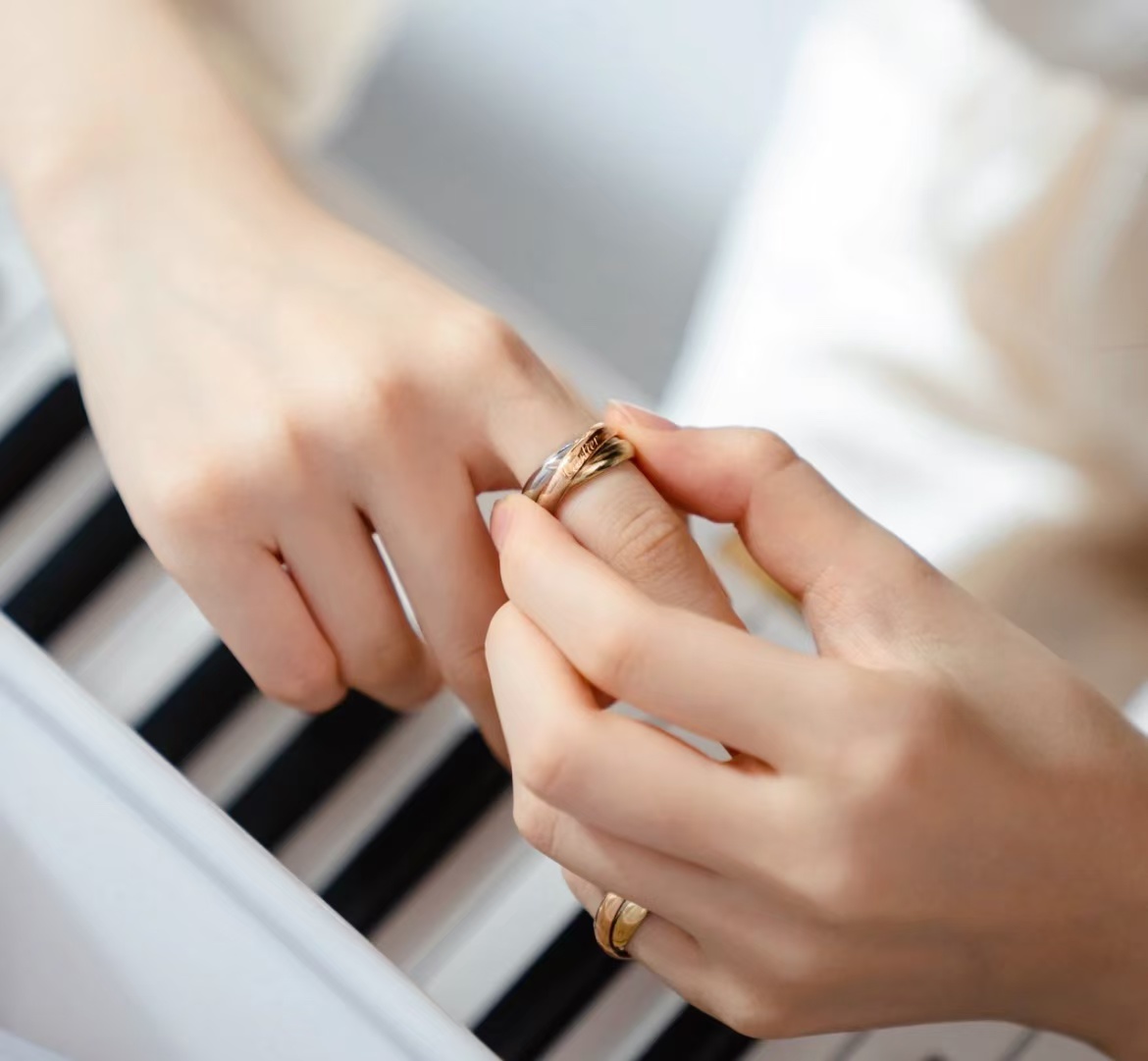Replica Cartier Trinity ring