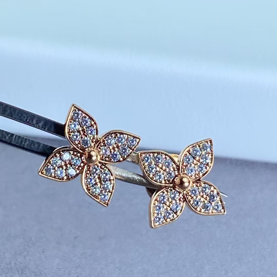 Replica Louis Vuitton Diamond Flower Stud Earrings
