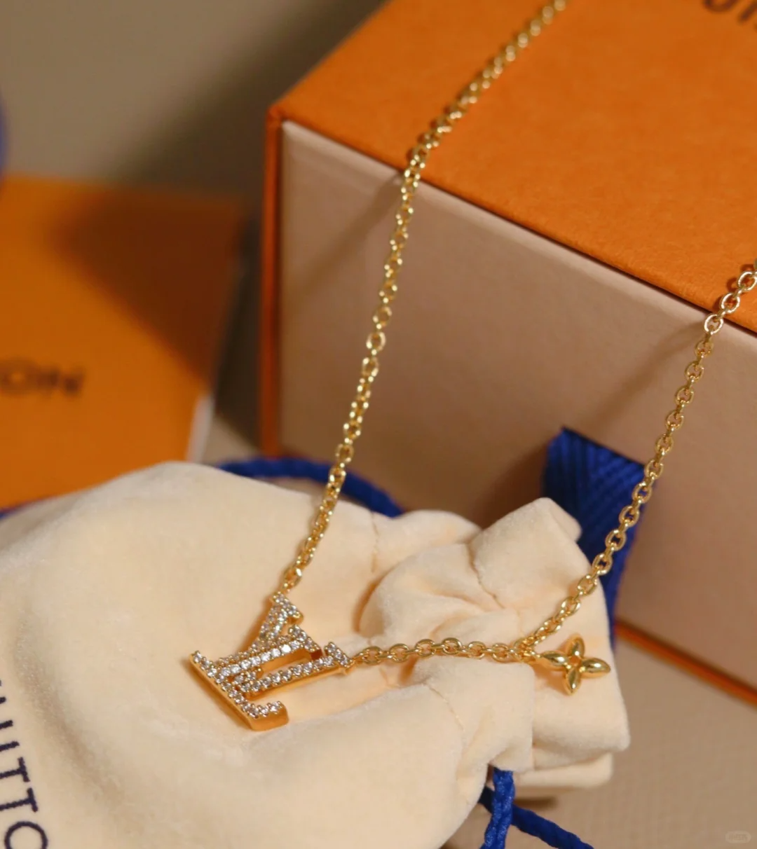 Replica Louis Vuitton LV Letter Pendant Necklaces