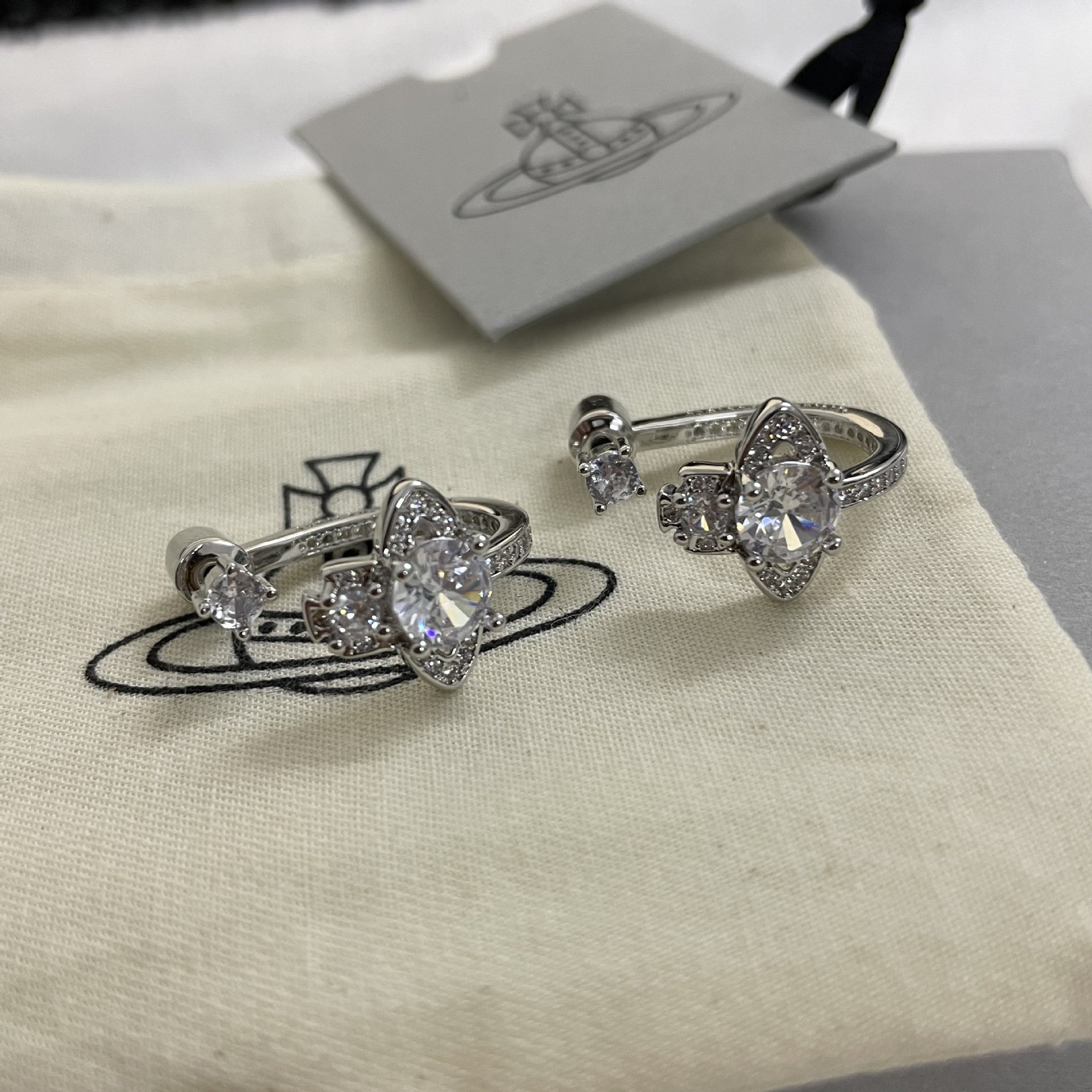 Replica Vivienne Westwood Detachable U Shaped Rhinestone Saturn Earring Stud