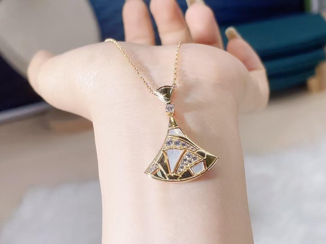 Replica Bvlgari Divas' Dream Necklace