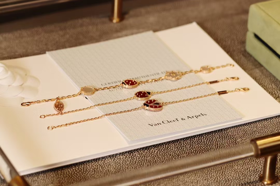 Replica Van Cleef & Arpels Lucky Spring Bracelet, 5 Motifs