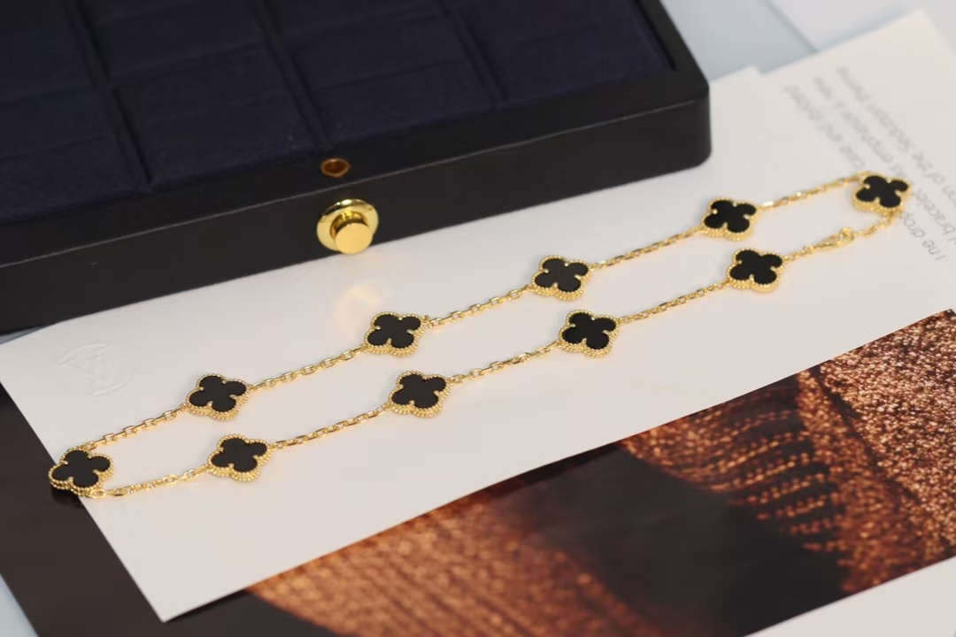replica Van Cleef & Arpels Vintage Alhambra Necklace, 10 Motifs