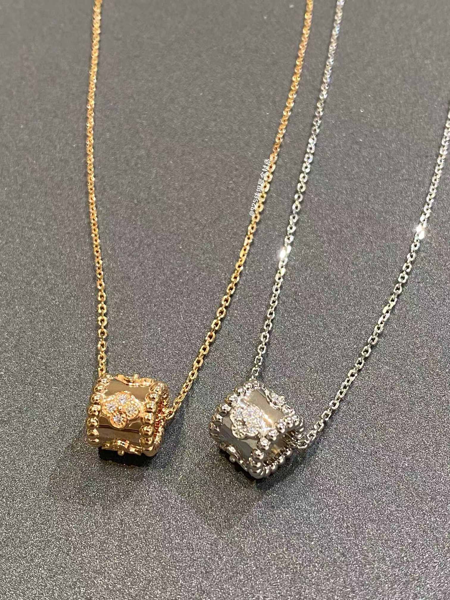 Replica Van Cleef & Arpels Perlée Clovers Pendant Necklace