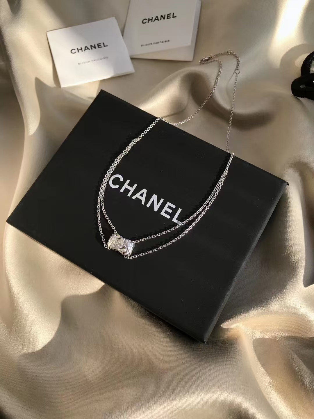 Replica Chanel Coco Crush White Gold Necklace