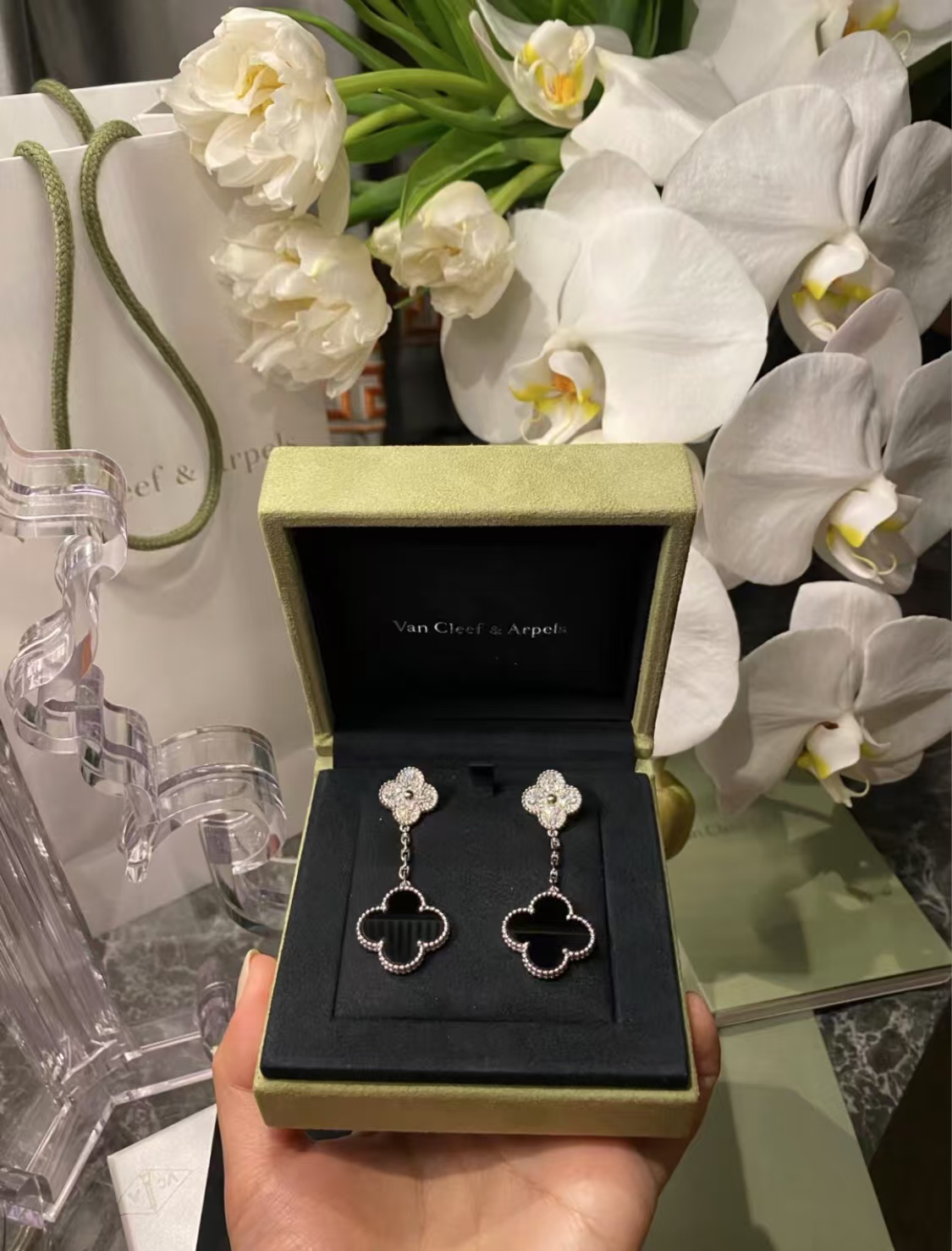 Replica Van Cleef & Arpels Magic Alhambra Earrings, 2 Motifs