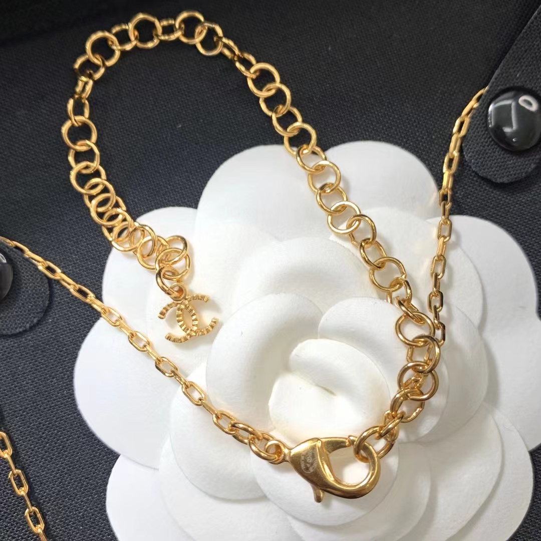 Replica Chanel Gold Color Letter Pendant Necklace