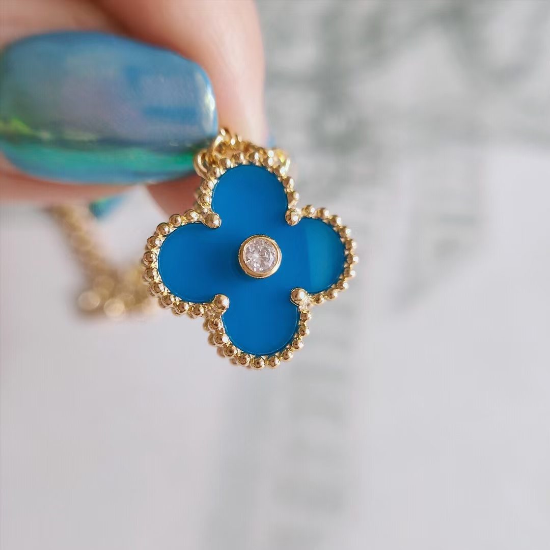 Replica Van Cleef & Arpels Magic Alhambra Pendant Necklace