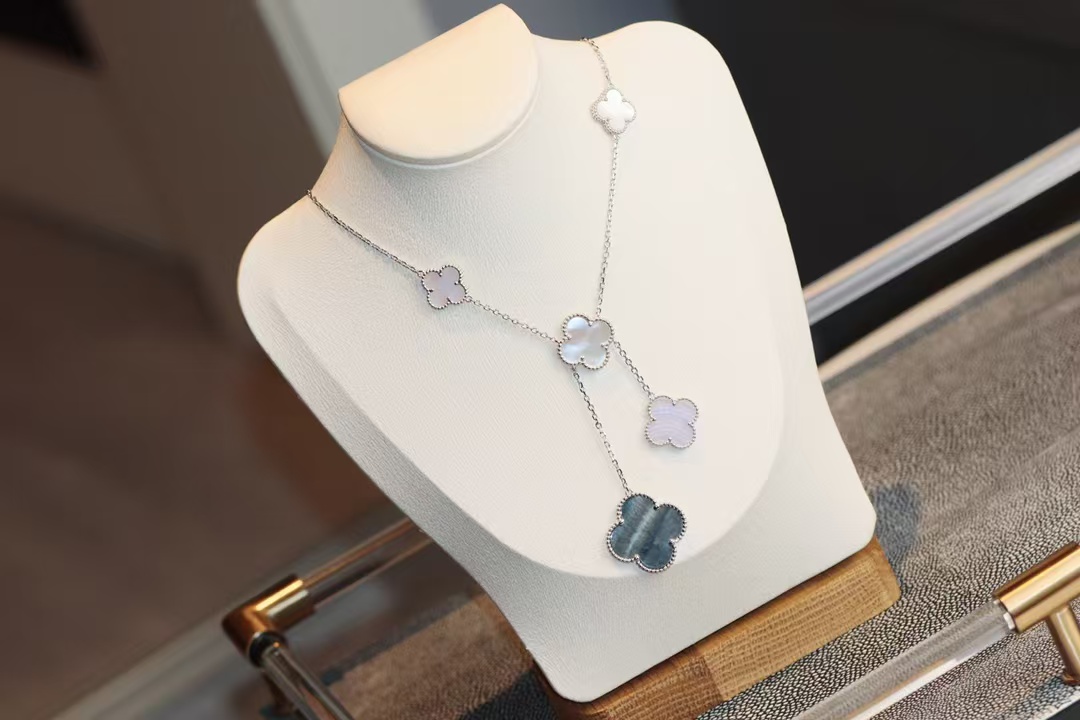 Replica Van Cleef & Arpels Magic Alhambra Necklace, 6 Motifs