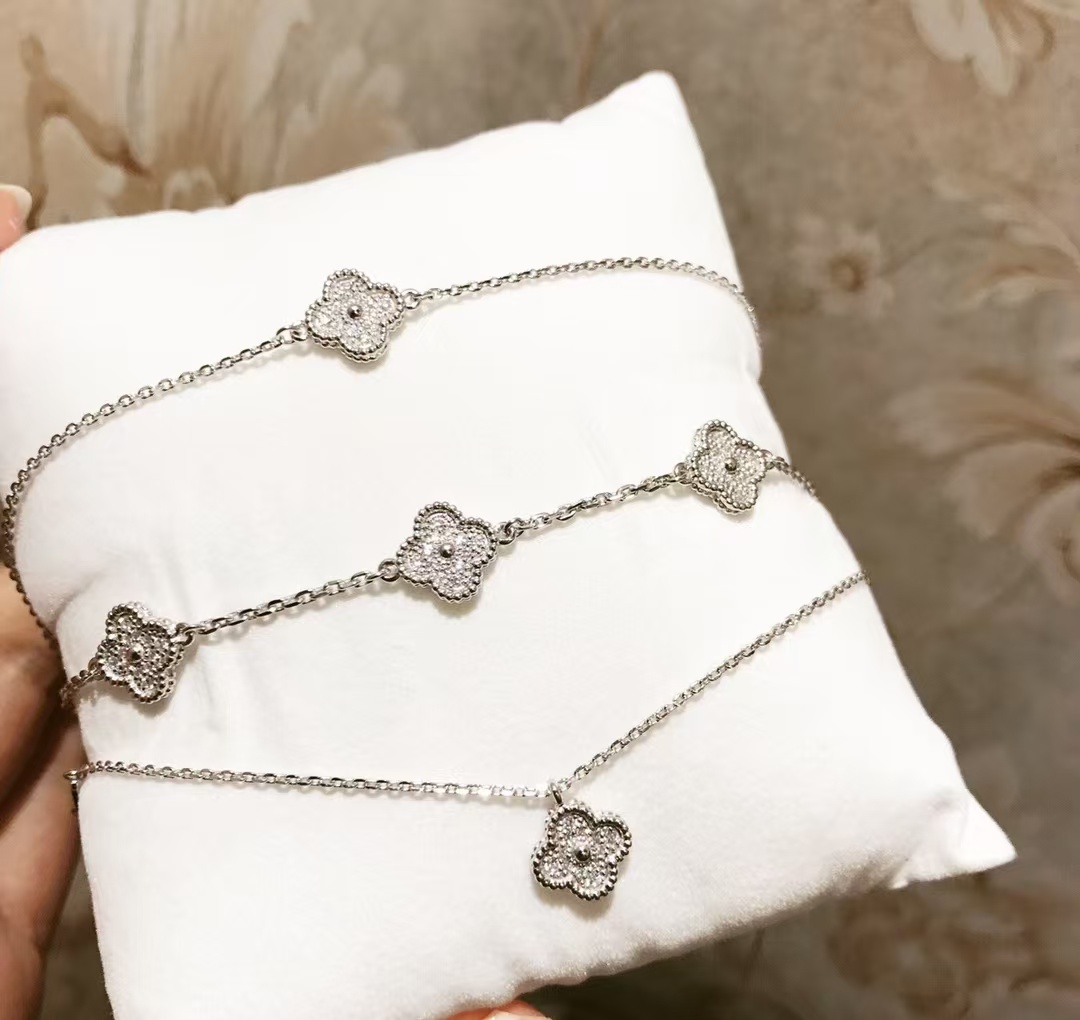 Replica Van Cleef & Arpels Full Diamond Mini Six Clover Bracelet 6 Motifs