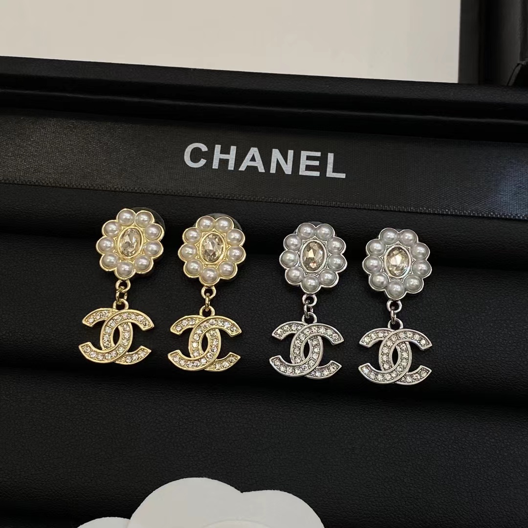 Replica Chanel Pearl Flower Stud Earrings