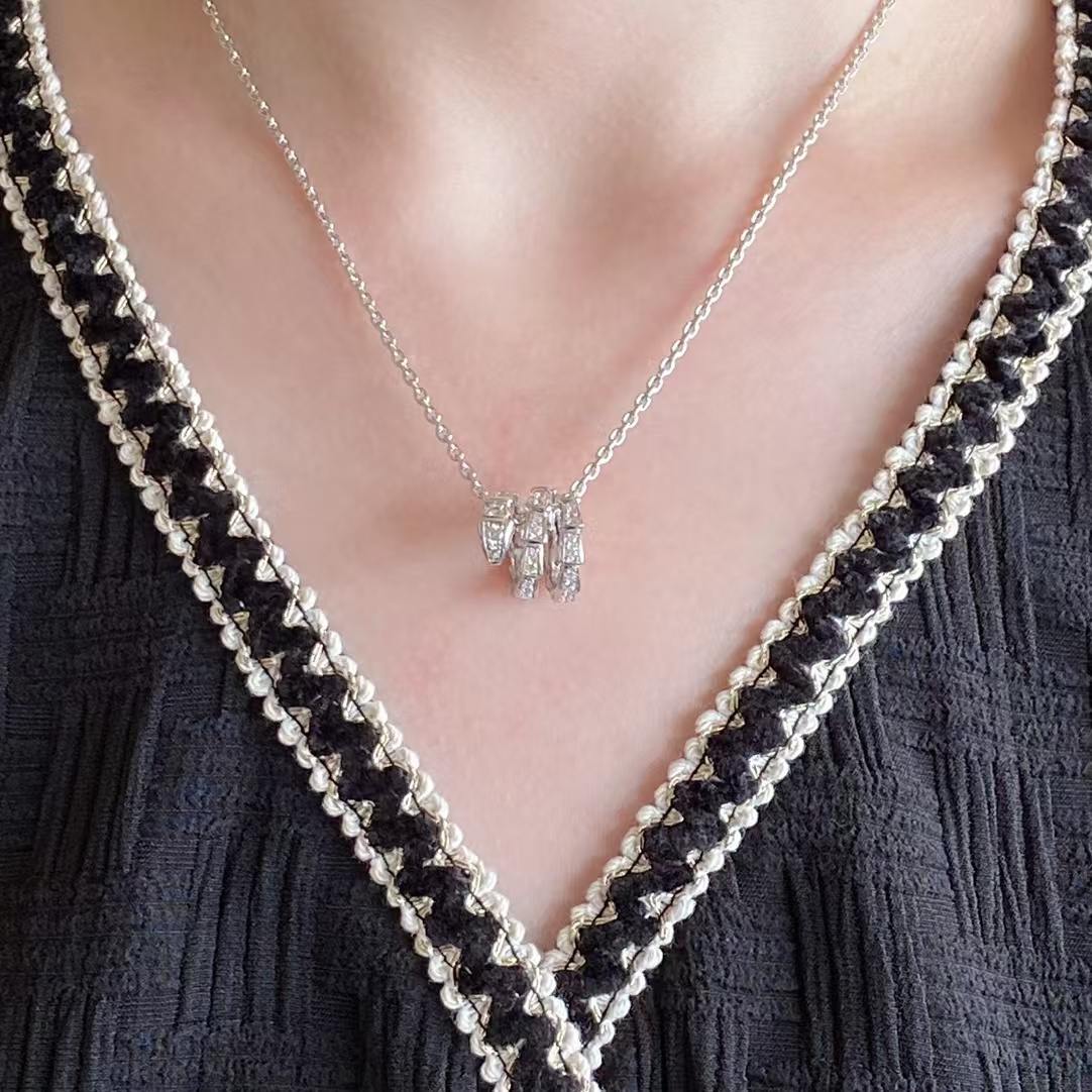 Replica Bvlgari Serpenti Viper Necklace - Full Diamond