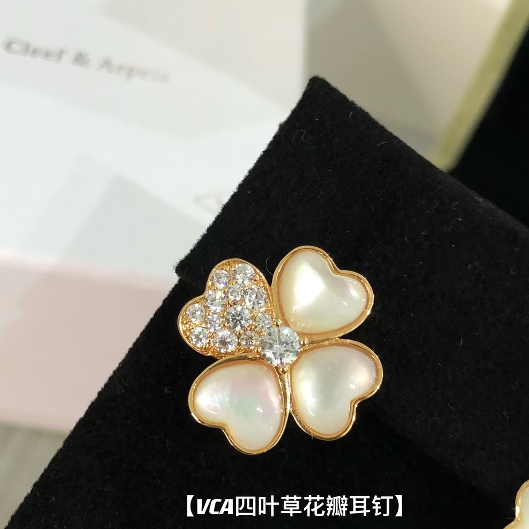 Replica Van Cleef & Arpels Cosmos Earrings