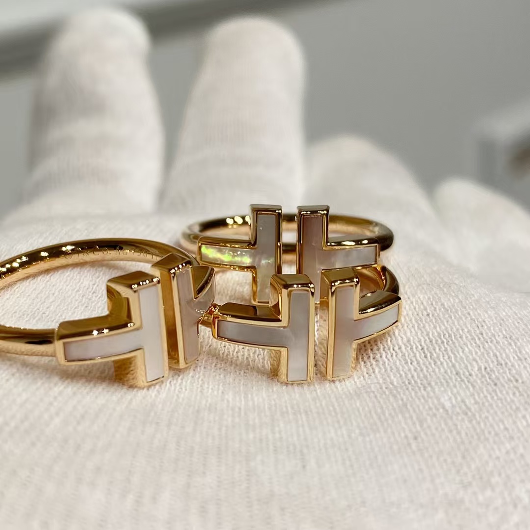 Replica Tiffany Mother of Pearl Double T Ring