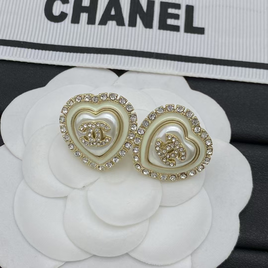 Replica Chanel Strass Paved Heart Stud Earrings