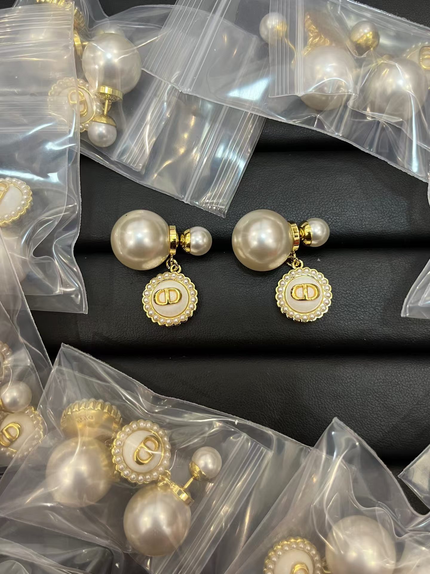 Replica Dior Pearl Earrings Round CD Drop