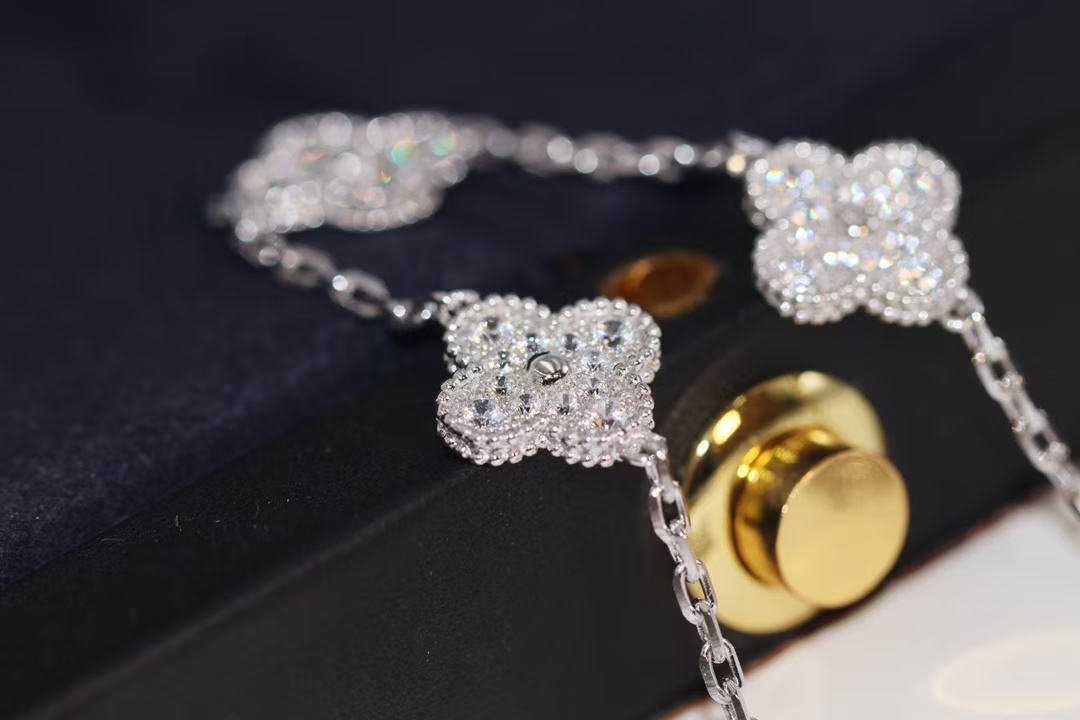 Replica Van Cleef & Arpels White Gold Full Diamond Five Clover Bracelet 5 Motifs