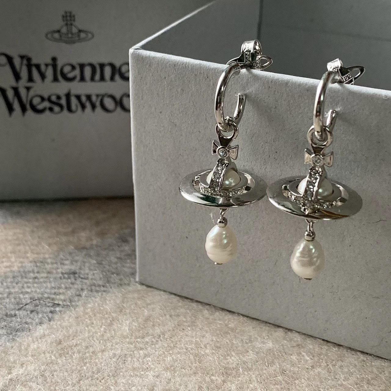 Replica Vivienne Westwood Baroque Pearl Drop Saturn Earring