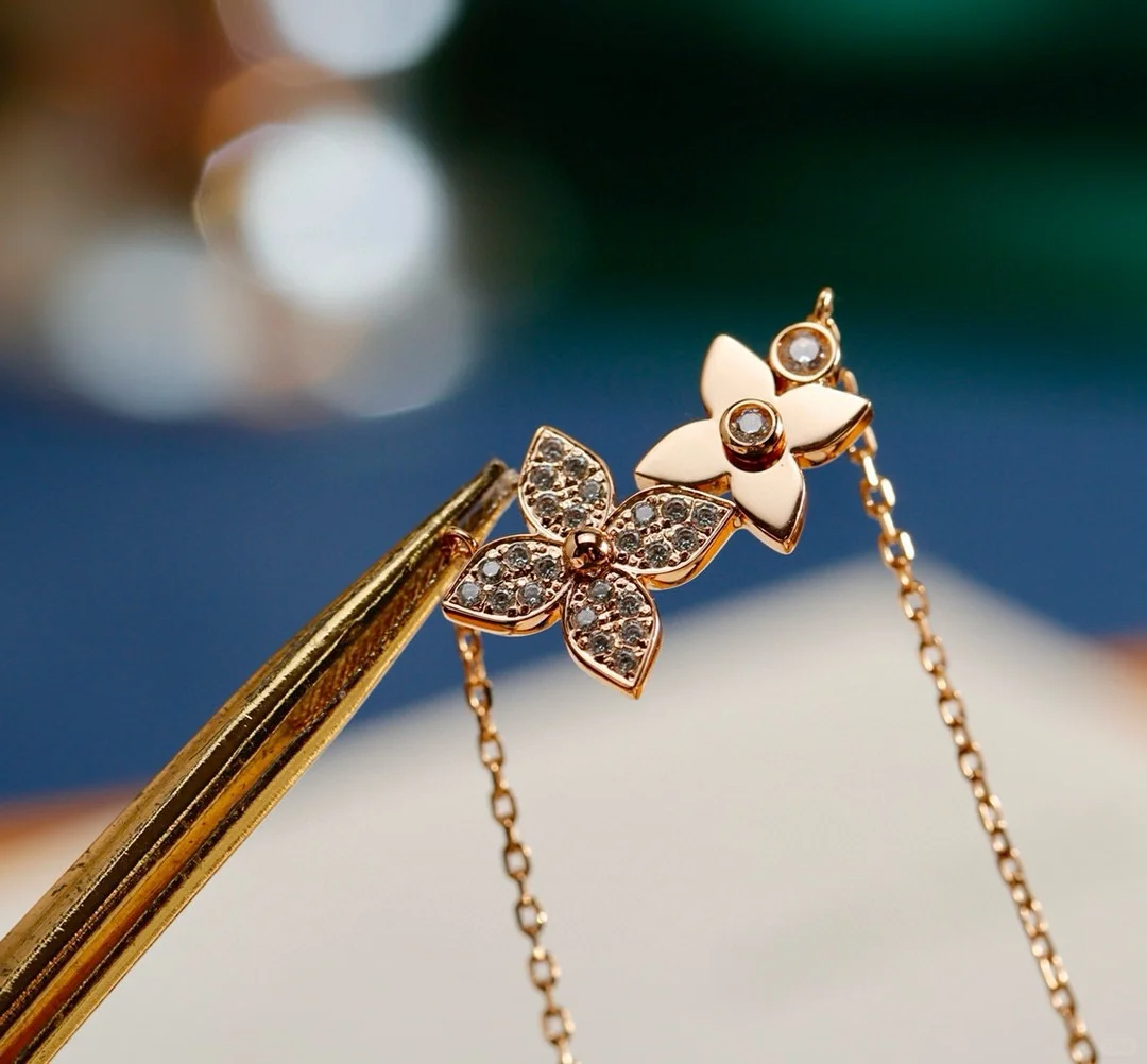 Replica Louis Vuitton Idylle Blossom Pendant Necklace-Two Flowers