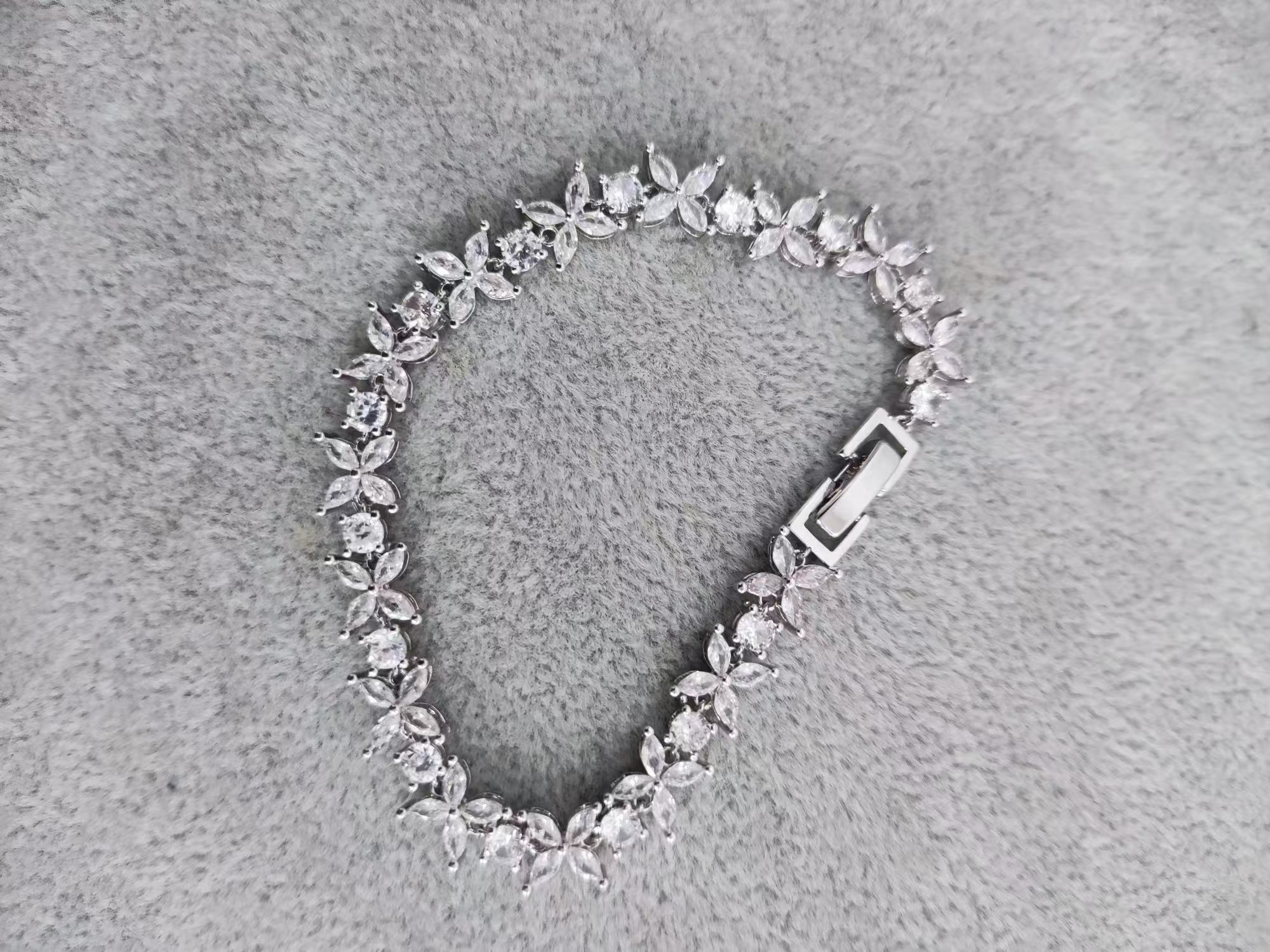 Replica Tiffany Cluster Tennis Bracelet in Platinum with Diamonds