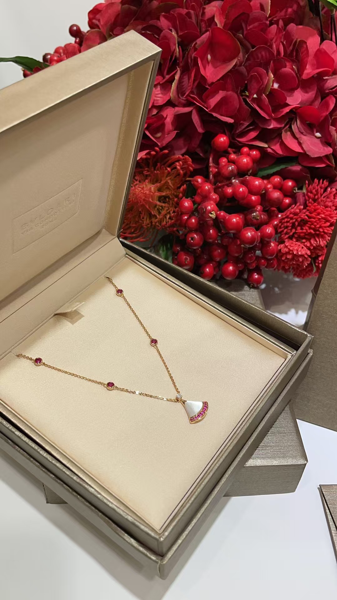 Replica Bvlgari Divas' Dream Necklace