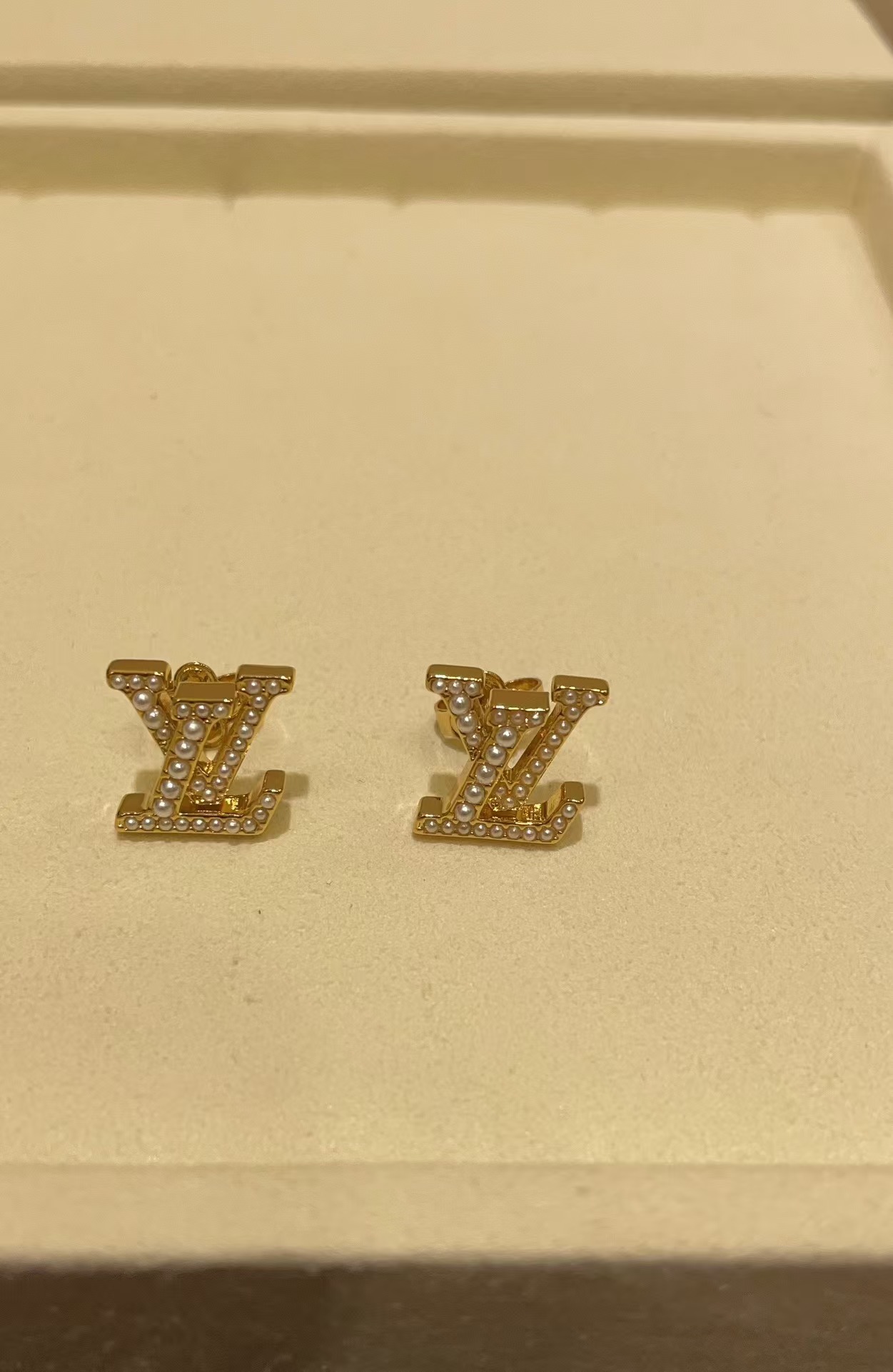 Replica Louis Vuitton LV Letter Stud Earrings