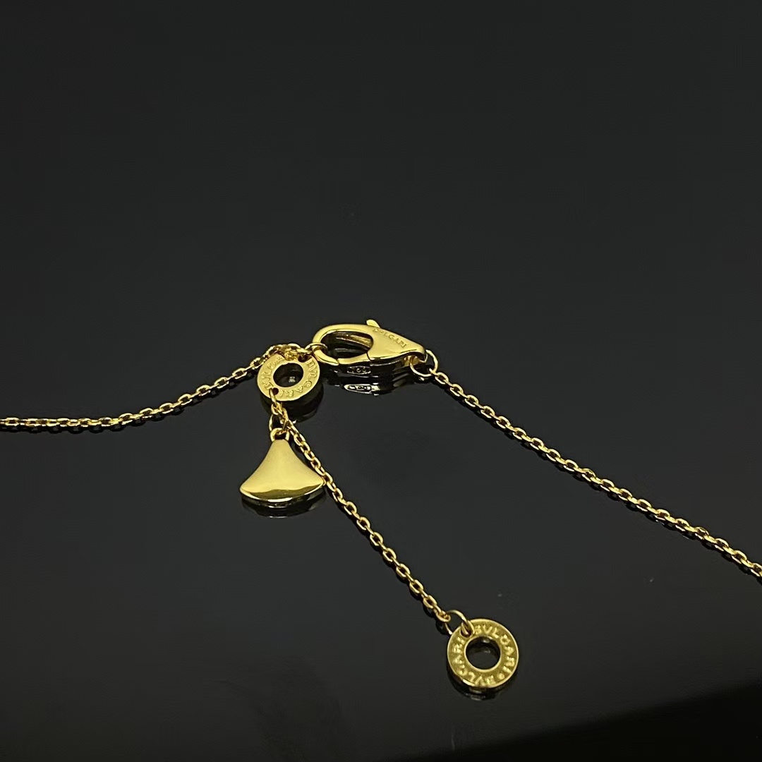Replica Bvlgari Divas' Dream Necklace