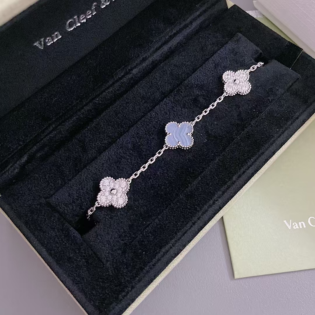 replica Van Cleef & Arpels Vintage Alhambra Bracelet 5 Motifs
