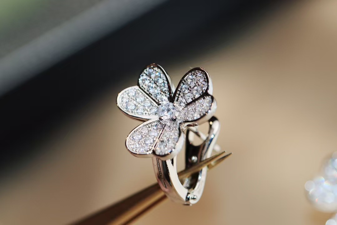 Replica Van Cleef & Arpels Frivole Earrings - Small