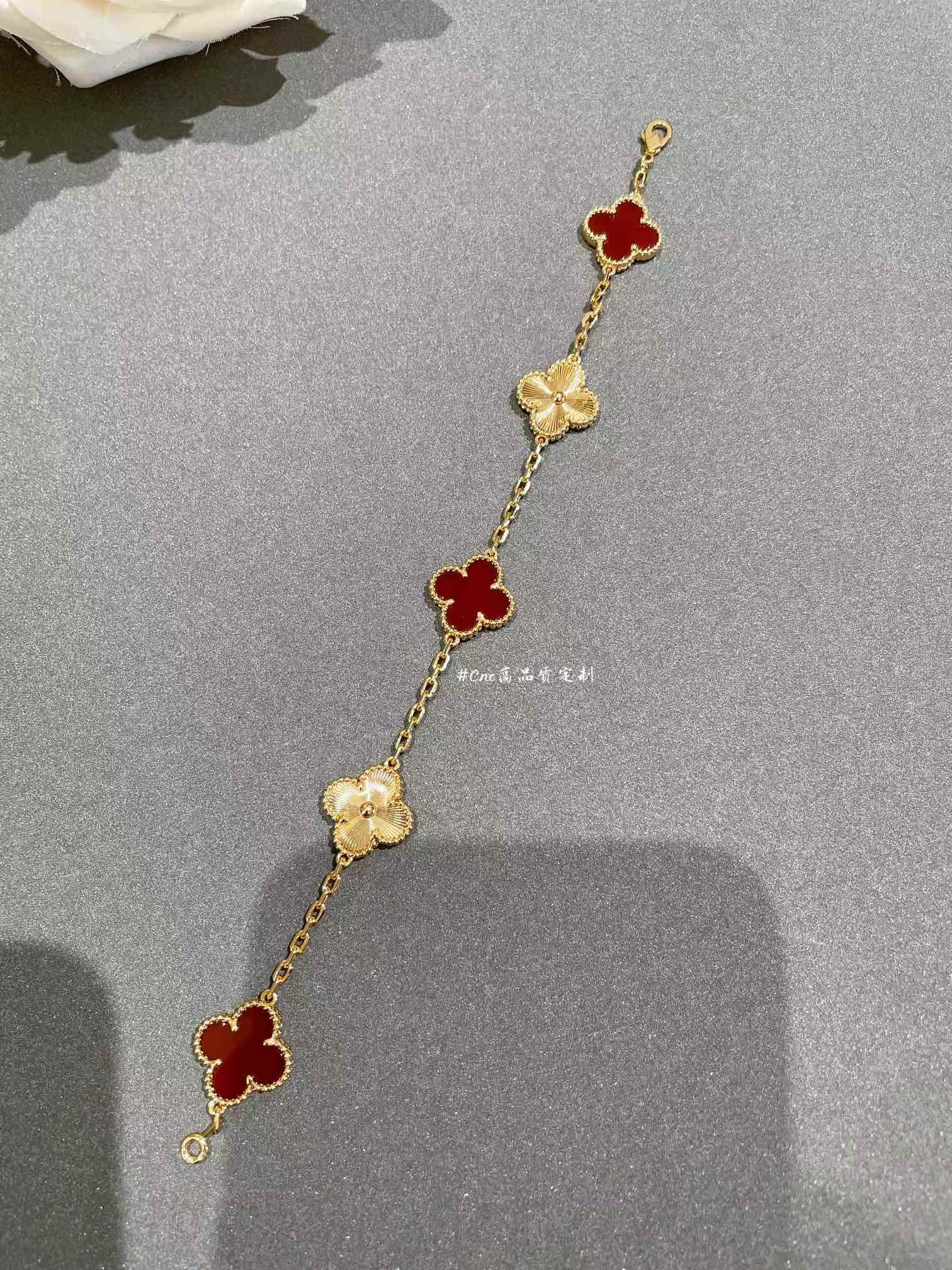 replica Van Cleef & Arpels Vintage Alhambra Five Clover Bracelet 5 Motifs